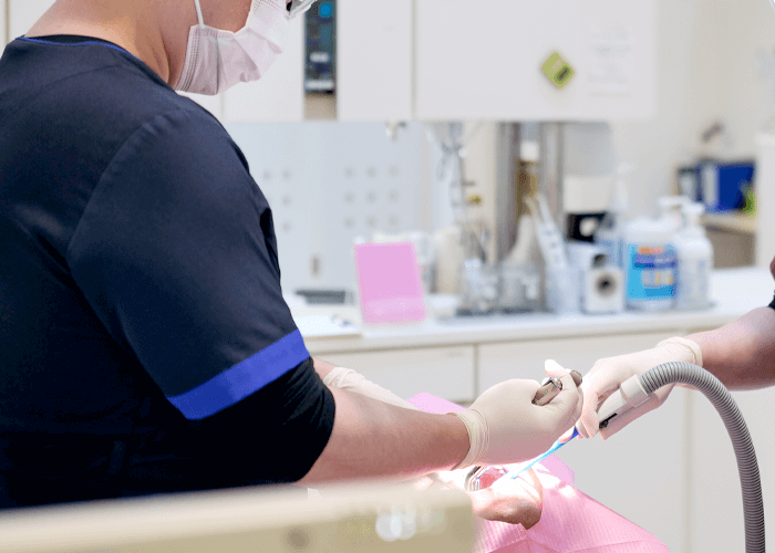 親知らずの治療風景